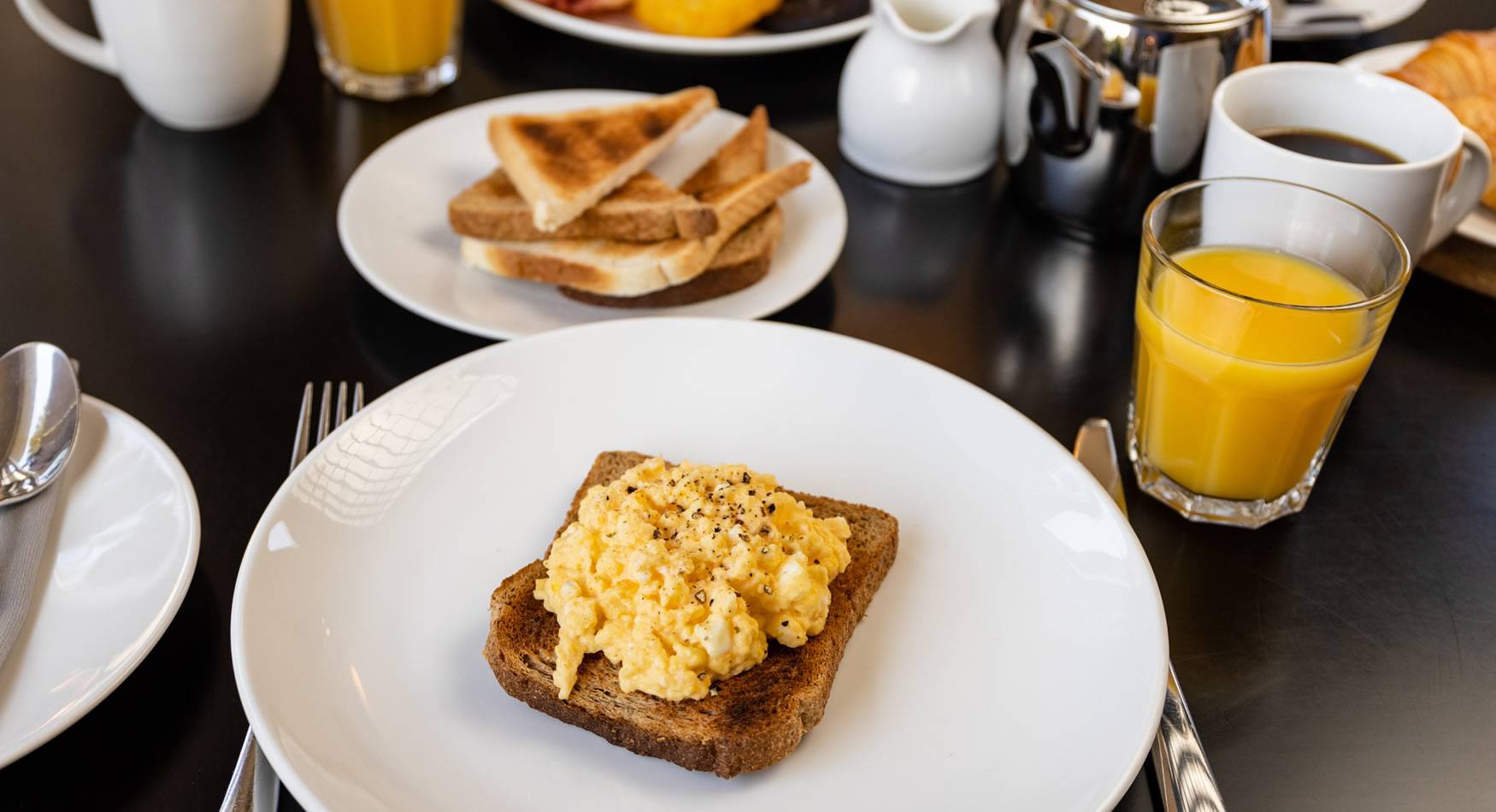 Scrambled eggs on toast